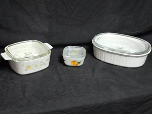 lot 95 image: Fire-King Ovenware and Pyrex Refrigerator Dish Set - 3 Pieces