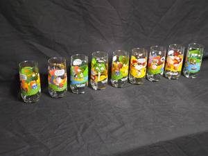 lot 103 image: Vintage McDonalds Peanuts Glasses Set - 9 Pieces