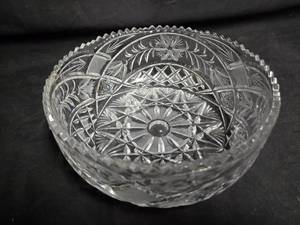 lot 119 image: Exquisite Cut Glass or Crystal Bowl with Intricate Floral Design