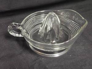 lot 124 image: Glass Citrus Juicer with Handle and Spout