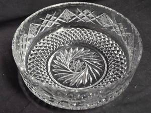 lot 125 image: Cut Glass or Crystal Serving Bowl with Starburst and Diamond Patterns