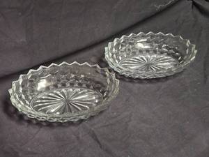 lot 128 image: Honeycomb Pattern Glass Bowls