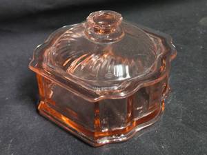 lot 150 image: Depression Glass Hexagonal Lidded Dish