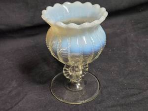 lot 170 image: Vintage Blue Opalescent Glass Vase with Ruffled Rim