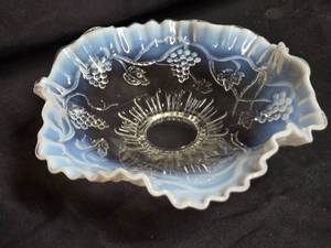 lot 174 image: Northwood Opalescent Glass Bowl with Grapevine Pattern