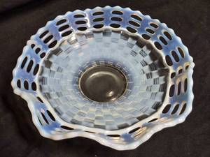 lot 175 image: Fenton Blue Opalescent Glass Bowl with Lattice Edge