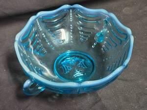 lot 176 image: Jefferson Glass Abalone 2 Handle Opalescent Depression Glass Serving Bowl