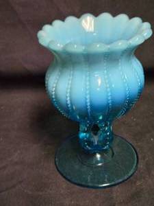 lot 184 image: Vintage Blue Opalescent Glass Vase - Norwood ()