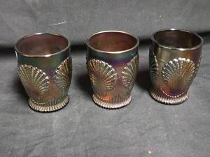lot 203 image: Set of 3 Vintage Carnival Glass Tumblers with Shell Design