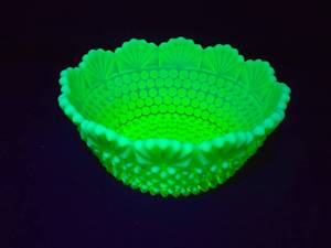lot 220 image: Stunning Vaseline Uranium Glass Hobnail Bowl