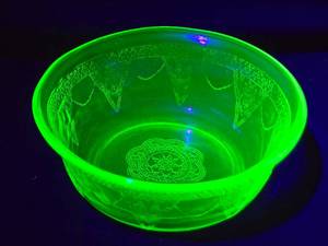 lot 235 image: Green Depression Glass Uranium Mixing Bowl