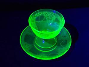 lot 248 image: Vintage Green Depression Uranium Glass Dessert Cup and Saucer Set