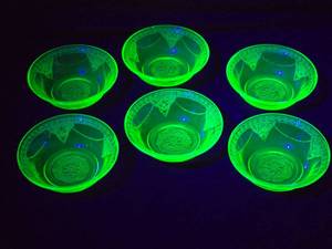 lot 257 image: Set of 6 Vintage Green Depression Uranium Glass Bowls