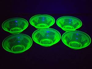 lot 258 image: Set of 6 Vintage Green Depression Uranium Glass Bowls