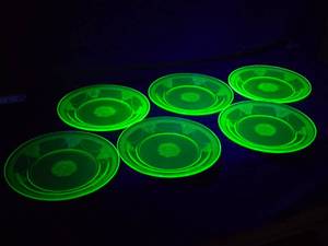 lot 260 image: Set of 6 Vintage Uranium Glass Plates