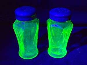 lot 266 image: Green Uranium Glass Salt and Pepper Shakers with Geometric Design