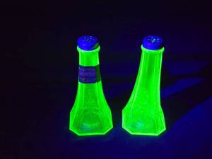 lot 268 image: Green Uranium Glass Salt and Pepper Shakers with Original Label