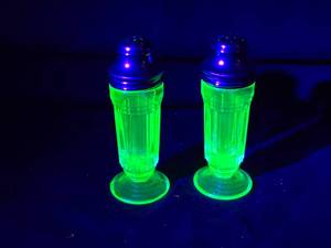 lot 271 image: Green Uranium Glass Salt and Pepper Shakers with Ribbed Design and Metal Lids