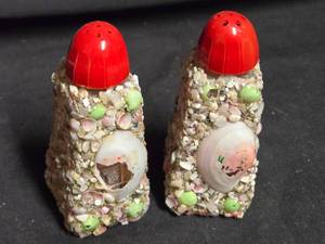 lot 292 image: Pair of Vintage Seashell Encrusted Souvenir Salt and Pepper Shakers