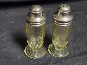 lot 297 image: Pair of Yellow Depression Glass Salt and Pepper Shakers with Metal Lids
