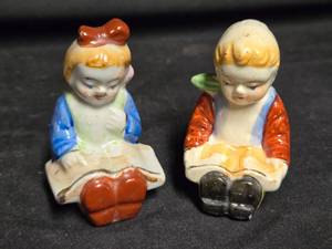 lot 308 image: Vintage Occupied Japan Boy and Girl Reading Salt and Pepper Shakers