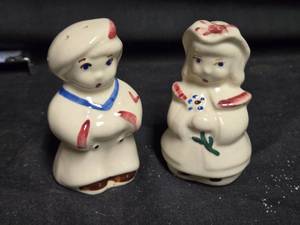 lot 310 image: Vintage Boy and Girl Salt and Pepper Shakers