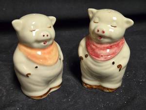 lot 320 image: Vintage Pig Salt and Pepper Shakers - Hand-Painted Ceramic