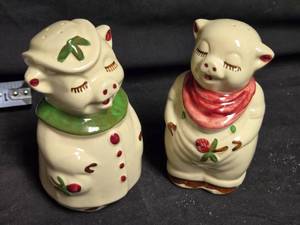 lot 322 image: Vintage Pig Salt and Pepper Shakers - Hand-Painted Ceramic