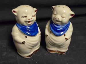 lot 323 image: Pig Salt and Pepper Shakers - Hand-Painted Ceramic - Blue Scarves