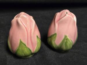 lot 324 image: Rosebud Salt and Pepper Shakers - Hand-Painted Ceramic