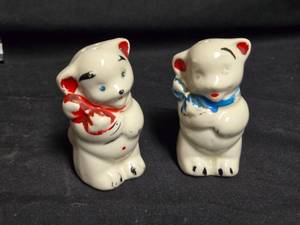 lot 325 image: Vintage Porcelain Bear Salt and Pepper Shakers - Pair with Red and Blue Scarves