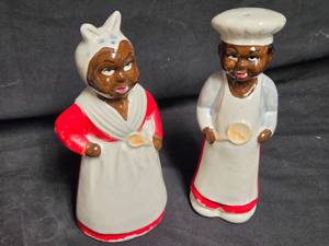lot 326 image: Black Americana Chase Hand Painted Chef Pappy & Mammy Salt and Pepper Shakers - Made in Japan