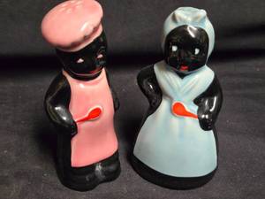 lot 327 image: Vintage Black Americana Chef and Mammy Salt and Pepper Shakers