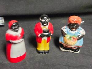 lot 329 image: Set of 3 Plastic Vintage Black Americana Salt and Pepper Shakers