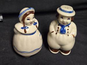 lot 330 image: Vintage Ceramic Boy and Girl Salt and Pepper Shakers
