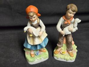 lot 337 image: Pair of Vintage Porcelain Figurines - Boy and Girl with Ducks