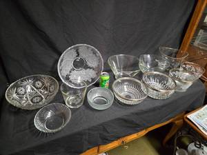lot 356 image: Vintage Glass and Crystal Bowl Collection - Assorted Patterns