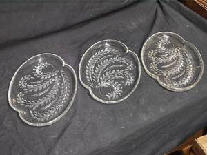 lot 360 image: Set of 3 Vintage Anchor Hocking Swirl Pattern Glass Platters