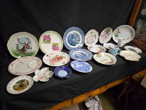 lot 371 image: Nasco Bayard, Imperial China, and Style House Fine China Dinnerware and Collectible Plates