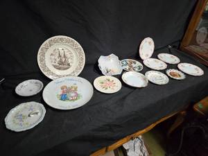 lot 372 image: Mixed Decorative Plates and Platters Collection