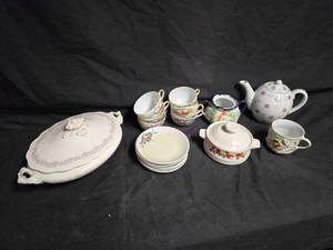 lot 374 image: Vintage Ceramic and Porcelain Collection Featuring Johnson Bros and More