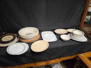 lot 376 image: Assorted Dinnerware Collection - Mount Clemens, Syracuse China, and More