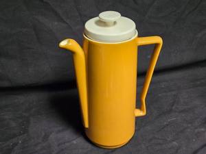lot 387 image: Vintage Mustard Yellow Ceramic Coffee Pot with Lid