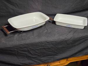 lot 392 image: Vintage Corning Ware Roaster and Baking Dish