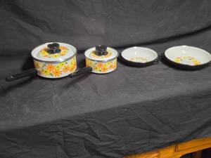 lot 395 image: Vintage Lot of Enamel Cookware with Floral Design