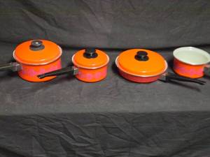 lot 396 image: Retro Enamel Cookware Set in Vibrant Orange and Pink Floral Design