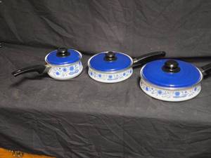 lot 397 image: Vintage Blue and White Floral Enamel Cookware Set