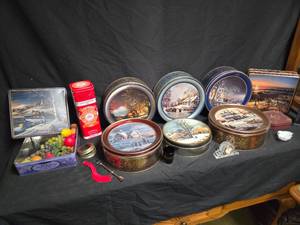 lot 400 image: Vintage Assorted Holiday and Decorative Redlin Tin Collection with Miscellaneous Items