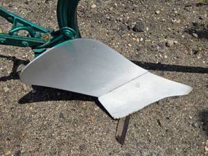 lot 401 image: Vintage Cast Iron Garden Plow
