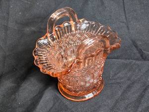 lot 149 image: Depression Glass Basket with Handle